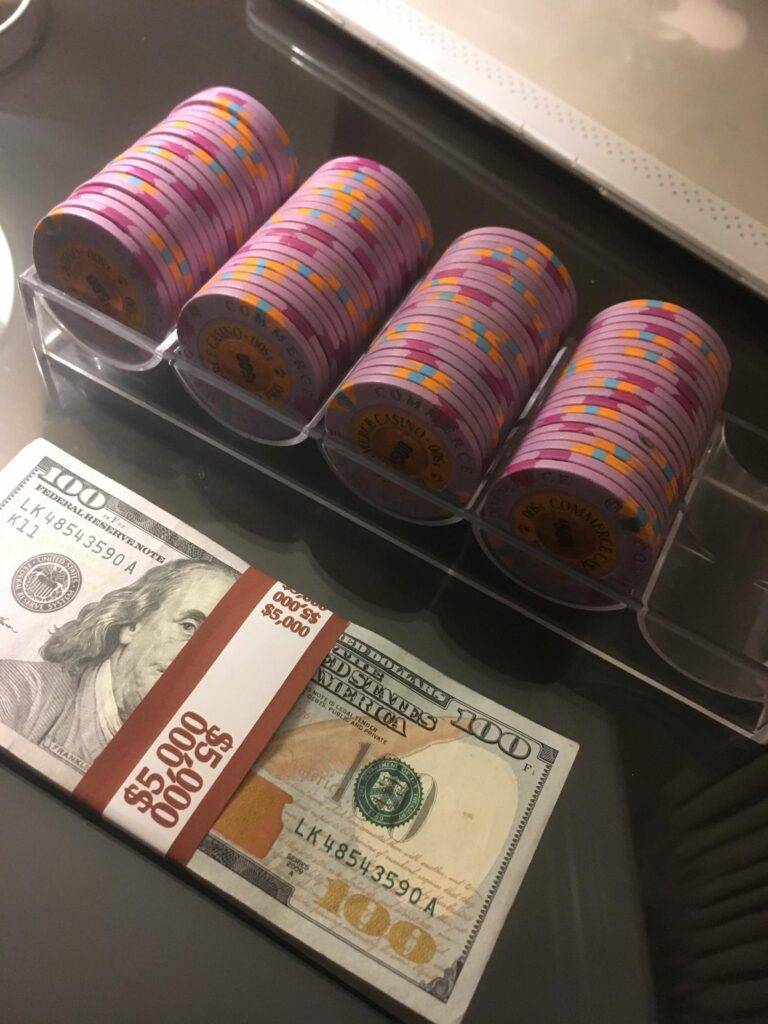 baccarat-casino-chips-and-cash