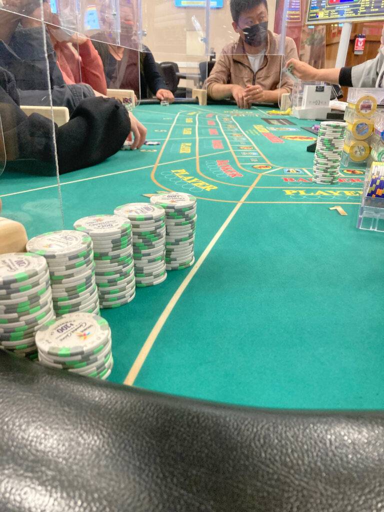 baccarat-table-hawaian-gardens