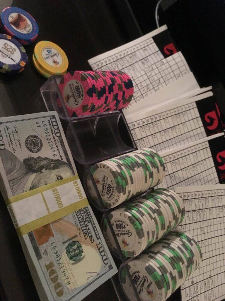baccarat-winning-scorecard-and-chips